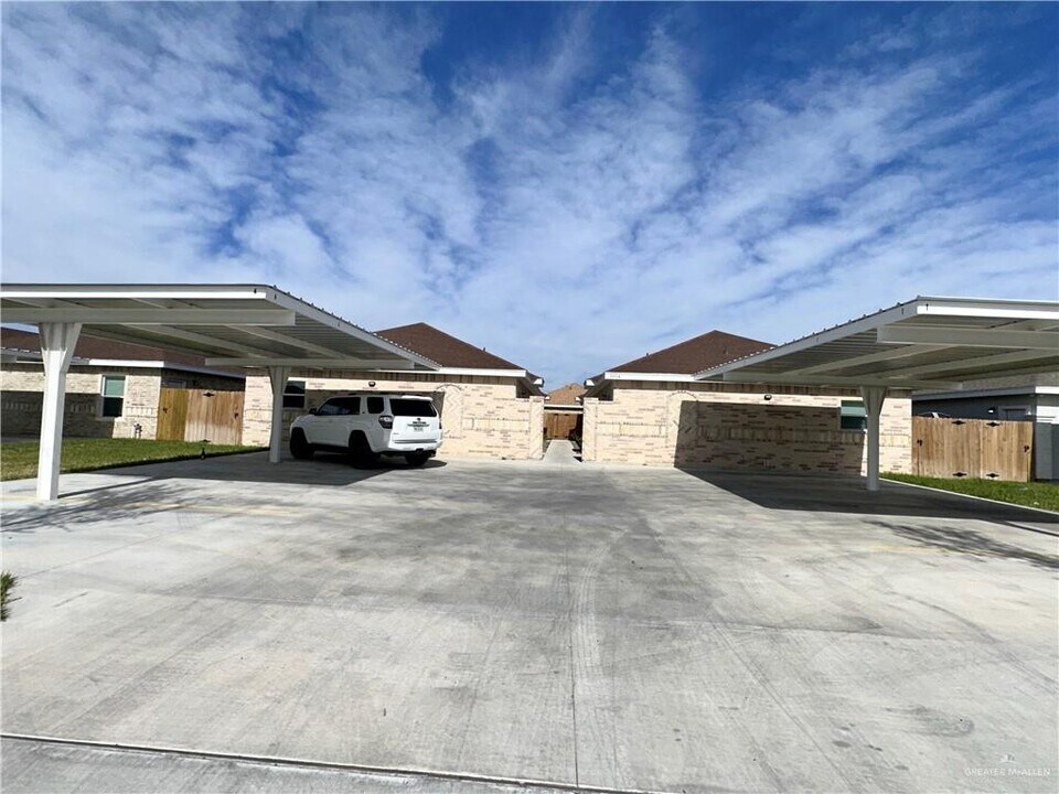 1004 W Mahala Ave in Mission, TX - Building Photo