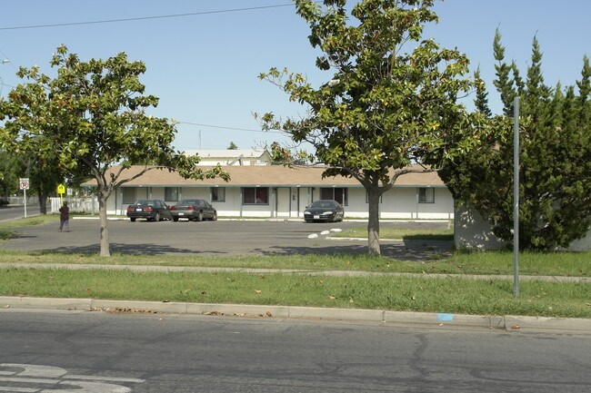 603 W Childs Ave in Merced, CA - Foto de edificio - Building Photo