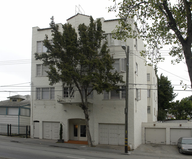 2820 14th Ave in Oakland, CA - Foto de edificio - Building Photo