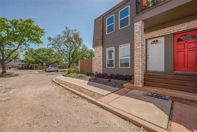 5922 Fairdale Ln in Houston, TX - Building Photo - Building Photo