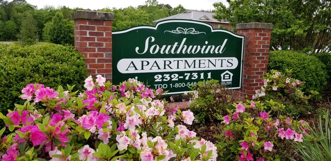 Southwind Apartments in Athens, AL - Foto de edificio - Building Photo