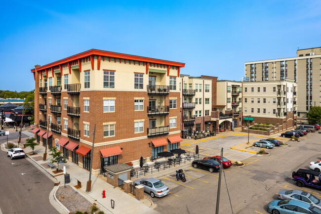 Marketplace Lofts in Hopkins, MN - Foto de edificio - Building Photo