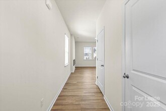 1339 37th Ave Lane NE in Hickory, NC - Building Photo - Building Photo