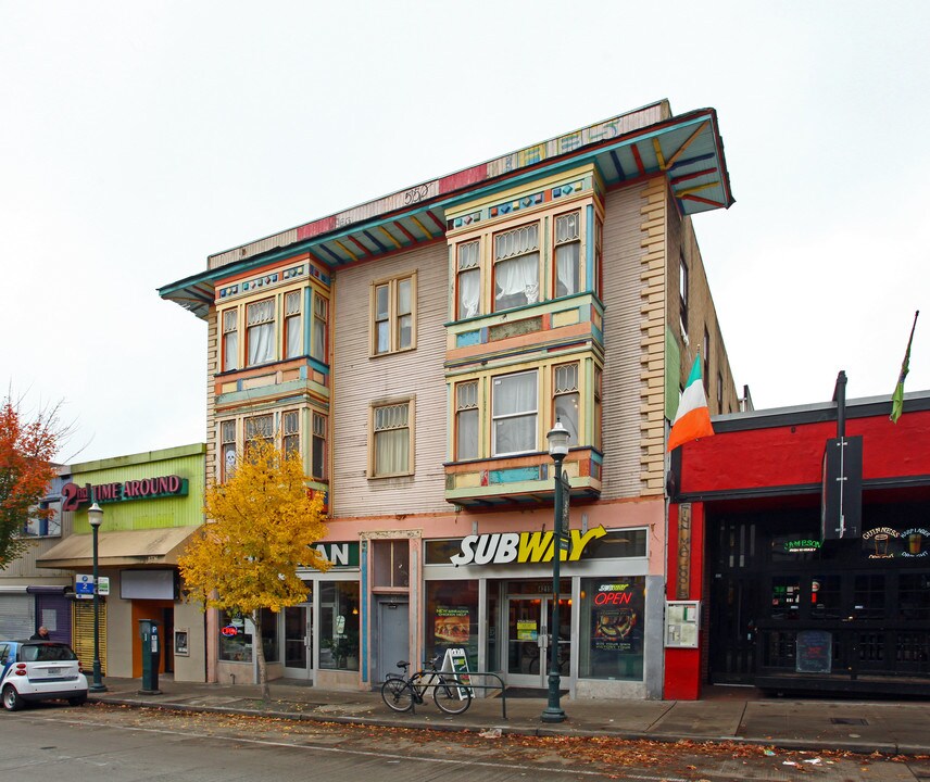 Doll House Apartments in Seattle, WA - Building Photo