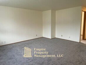 3819 Dove Ln in Eugene, OR - Building Photo - Building Photo