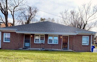 436 Roanoke St E in Blacksburg, VA - Building Photo