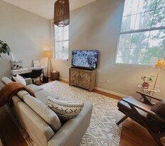 16 Oak St in Derry, NH - Building Photo