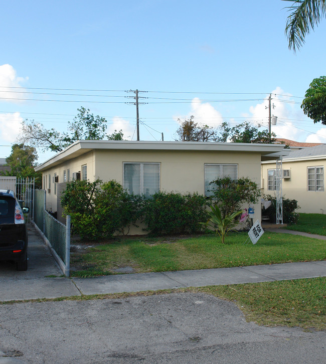 708-716 Moffett St in Hollywood, FL - Building Photo - Building Photo