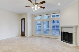 7 Laurelwood Dr in Houston, TX - Building Photo - Building Photo