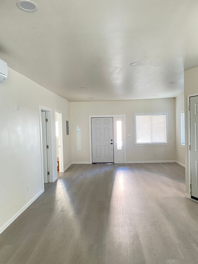5801 Walnut St in Oakland, CA - Building Photo - Building Photo