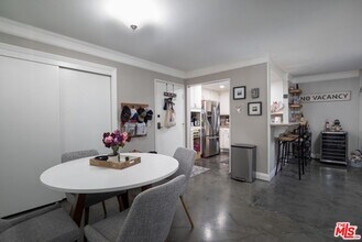 21500 Califa St-Unit -94 in Los Angeles, CA - Foto de edificio - Building Photo