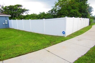 800 Ware Ave NE in Winter Haven, FL - Building Photo - Building Photo