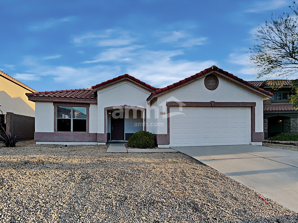 15618 W Evans Dr in Surprise, AZ - Building Photo
