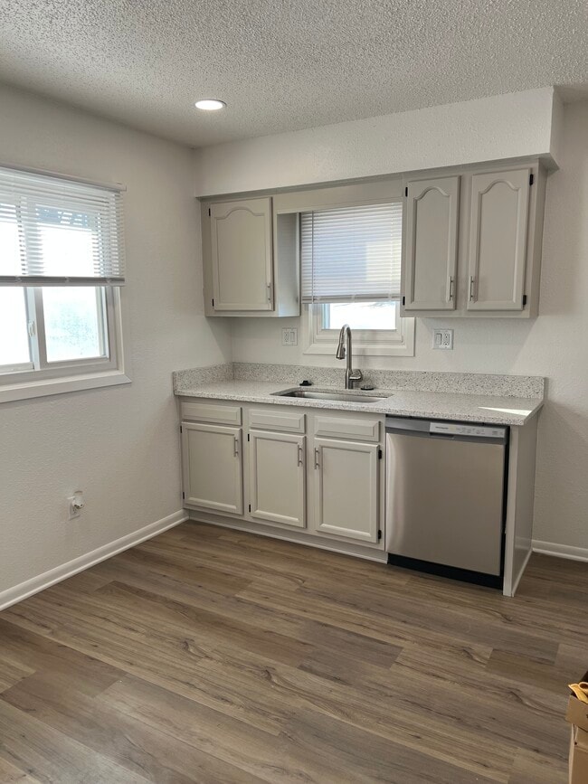 property at 5324 Jennifer Dr