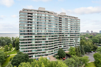 84 Berlioz Rue in Montréal, QC - Building Photo - Building Photo