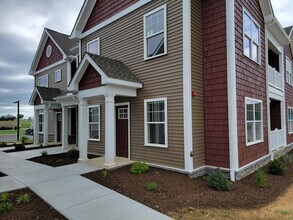 11 Yacht Ave, Unit E in Ephrata, PA - Building Photo - Building Photo