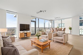 44 East Ave in Austin, TX - Foto de edificio - Building Photo