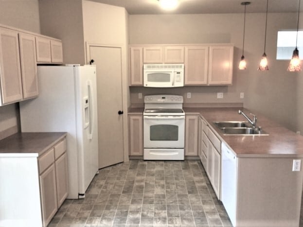 2116 182nd Street Ct E in Spanaway, WA - Foto de edificio - Building Photo