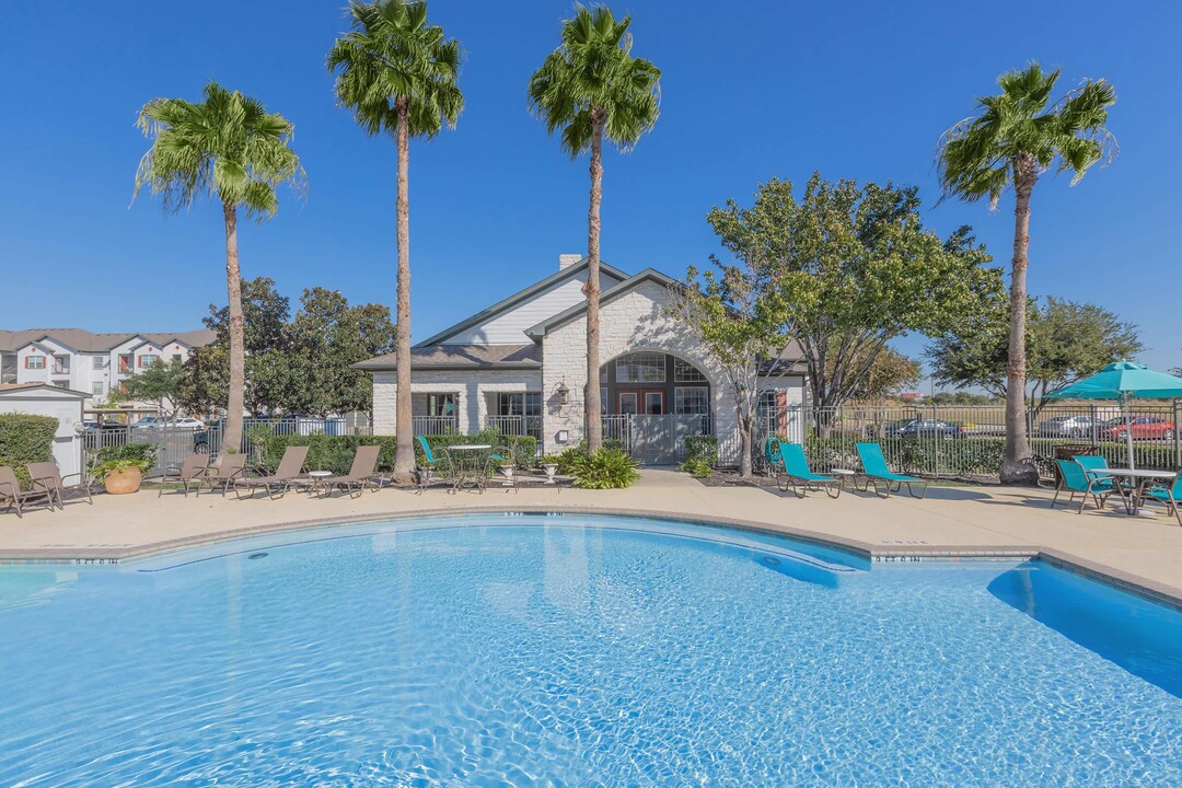 Stonebridge at City Park in Houston, TX - Building Photo