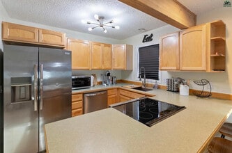 1316 Joyce Dr in Fairbanks, AK - Foto de edificio - Building Photo