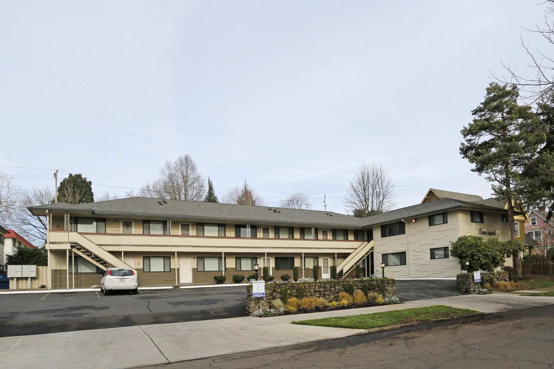 Crown Imperial in Portland, OR - Foto de edificio