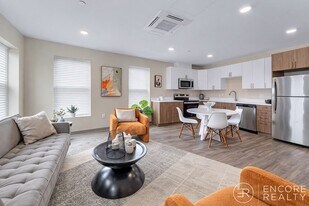 375 Cummins Hwy, Unit 402 in Boston, MA - Building Photo