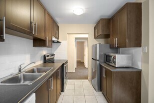 1383 Bathurst St in Toronto, ON - Building Photo