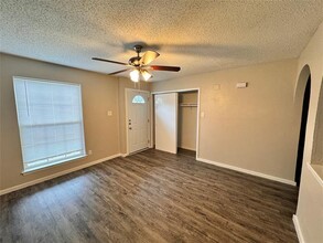 2412 Meadow Lark in Irving, TX - Building Photo - Building Photo