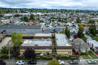 Knowland Park Townhomes in Oakland, CA - Building Photo - Building Photo