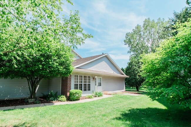 1977 Laura Ln in Chesterton, IN - Building Photo - Building Photo