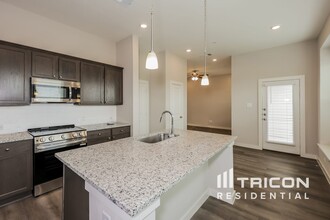 105 Bedford Cir in Saginaw, TX - Building Photo - Building Photo