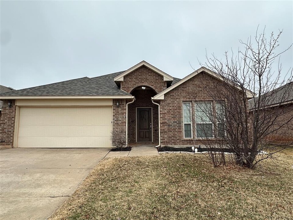 19448 Currant Dr in Edmond, OK - Building Photo