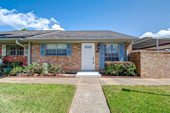property at 1104 W Tri Oaks Ln