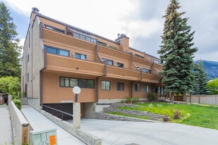 406 Squirrel St in Banff, AB - Building Photo
