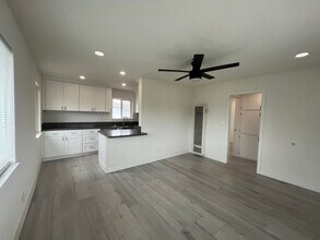 225 Atlanta Ave in Huntington Beach, CA - Building Photo - Building Photo
