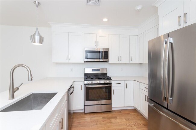 121 Fisher Ave in White Plains, NY - Building Photo - Building Photo