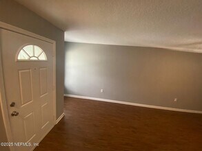8465 McGirts Village Ln in Jacksonville, FL - Building Photo - Building Photo