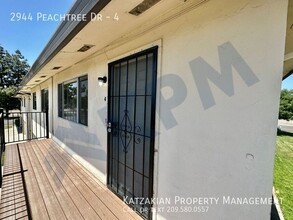 2944 Peachtree Dr in Stockton, CA - Building Photo - Building Photo