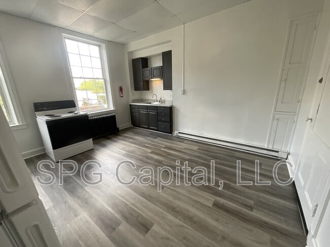 2 E King St in Littlestown, PA - Building Photo - Building Photo