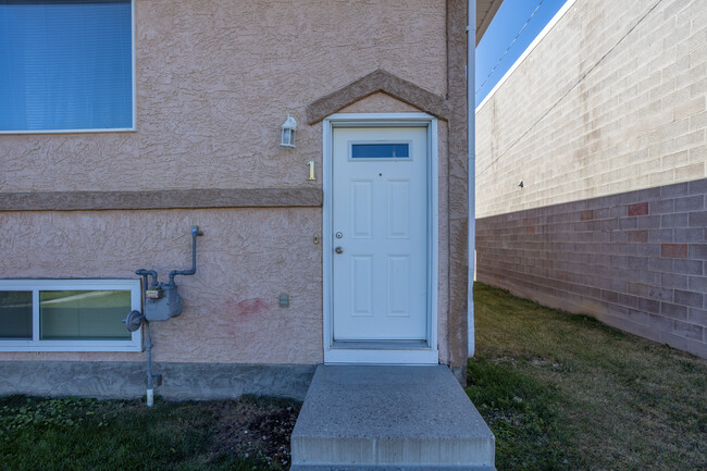 131 8 Av SE in High River, AB - Building Photo - Building Photo