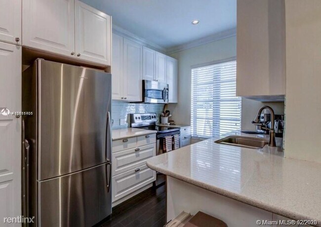 1551 Lenox Ave in Miami Beach, FL - Building Photo - Building Photo