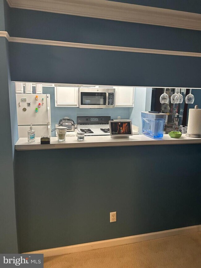 46588 Drysdale Terrace-Unit -201 in Sterling, VA - Foto de edificio - Building Photo