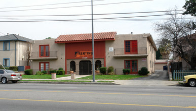 7326-7330 Kester Avenue in Van Nuys, CA - Building Photo - Building Photo