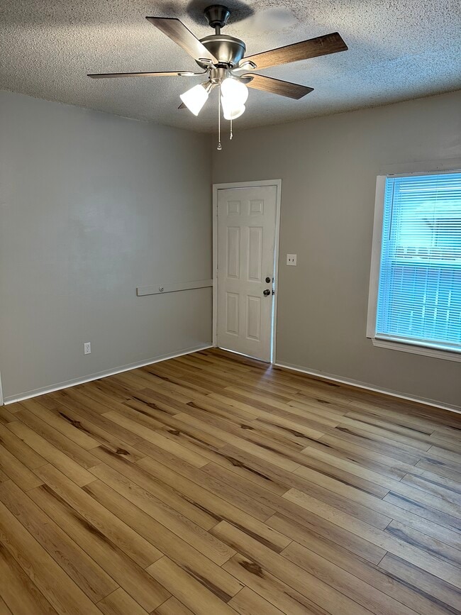 219 N Carys Ln, Unit Carys Lane in Pensacola, FL - Building Photo - Building Photo