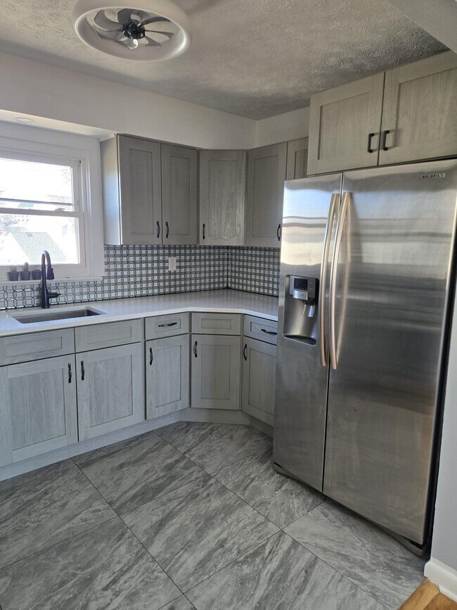707 Cedar St in Lyndhurst, NJ - Building Photo - Building Photo