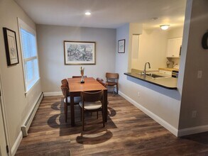 91 Village Green Cir, Unit VG #2 in Quechee, VT - Foto de edificio - Building Photo