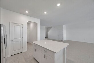 9328 Bonita Mar Dr in Parrish, FL - Building Photo - Building Photo