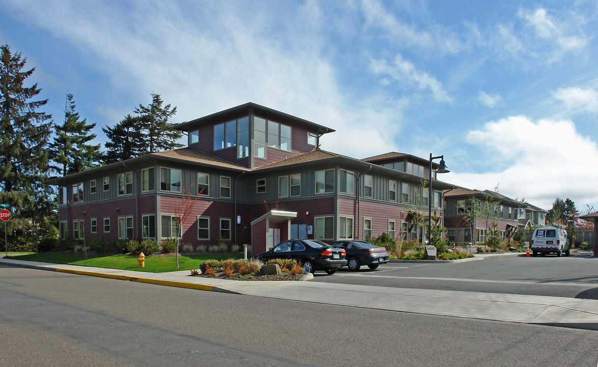 New Winds in Florence, OR - Building Photo