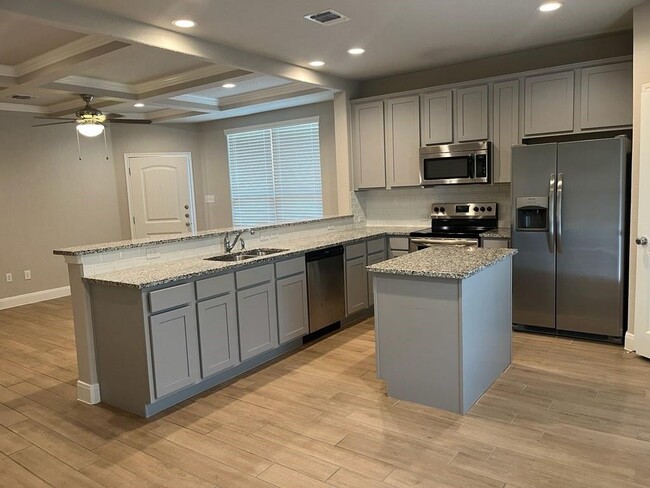 1660 Barrett Ave in Canyon Lake, TX - Building Photo - Building Photo