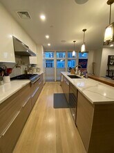 105 W 3rd St, Unit 1 in Boston, MA - Building Photo - Building Photo